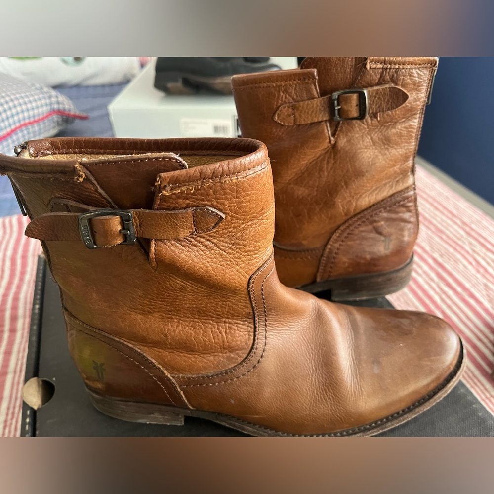 Size 8 FRYE short boots with back zipper